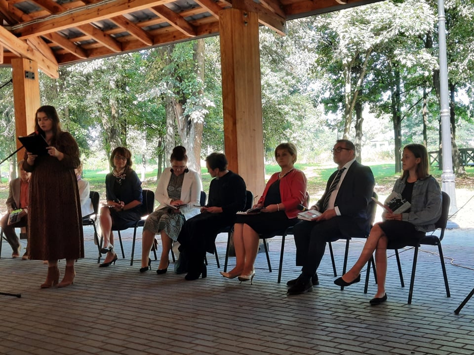 Dulscy w jeżowskim parku