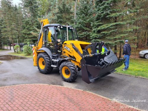 Odbiór fabrycznie nowej koparko - ładowarki w Gminie Jeżowe