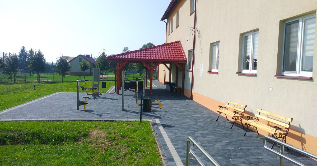 Miejsce do rekreacji i aktywnego wypoczynku przy remizie OSP w Nowym Narcie