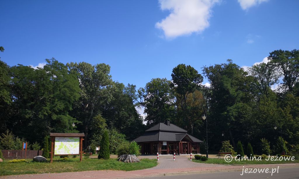 Podpisanie umowy na realizację zadania pn. „Prace renowacyjne w zabytkowym Parku Podworskim w Nowym Narcie"