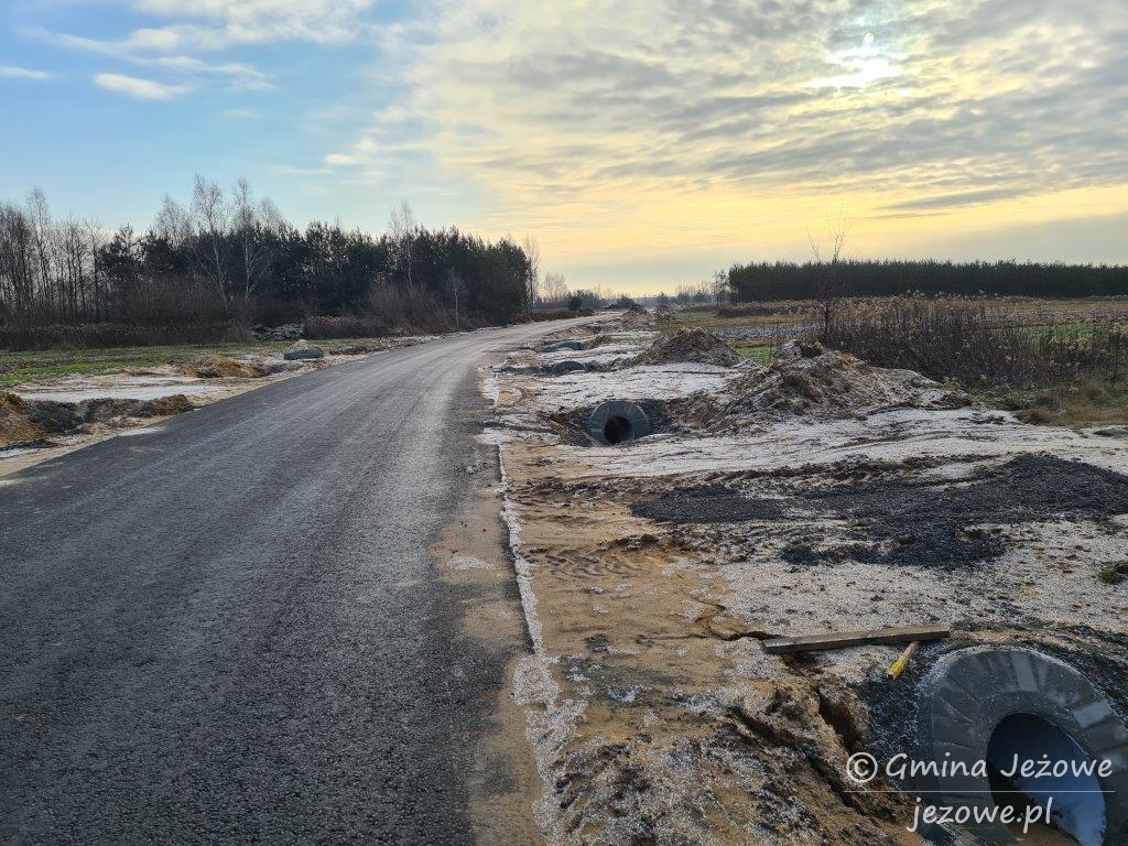 I etap budowy drogi gminnej „Jeżowe – Podgórze” zakończony. 