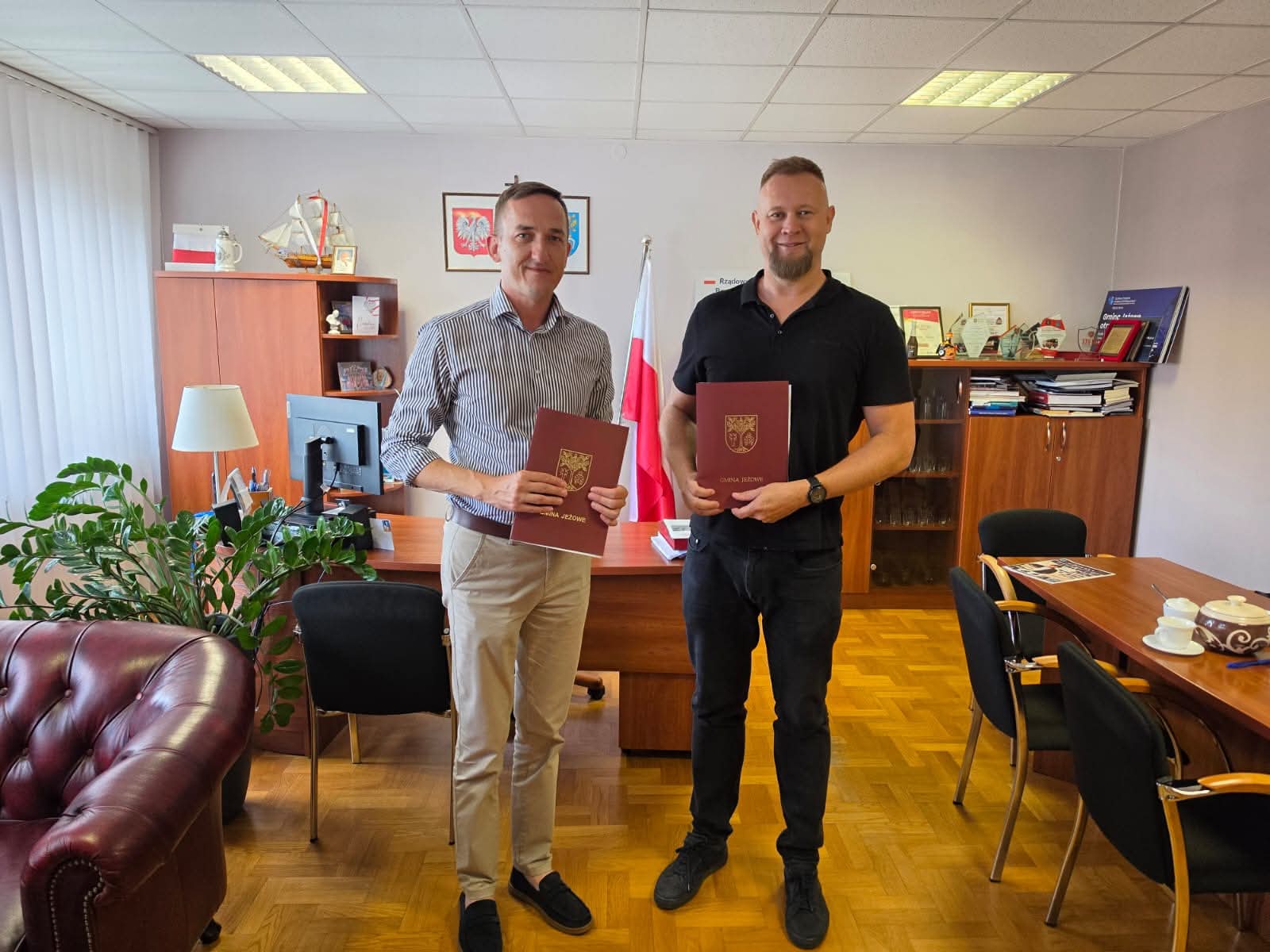 Przebudowa dróg gminnych oraz placów na terenie Gminy Jeżowe